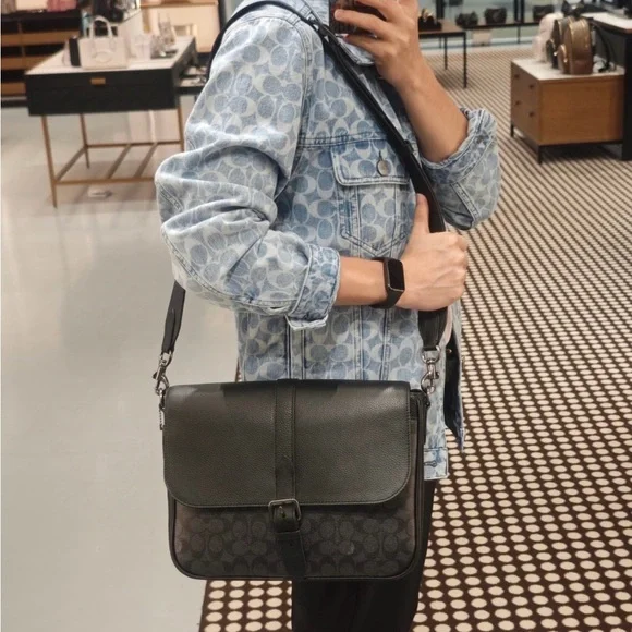 NWT Coach Warner Messenger Bag CW214
